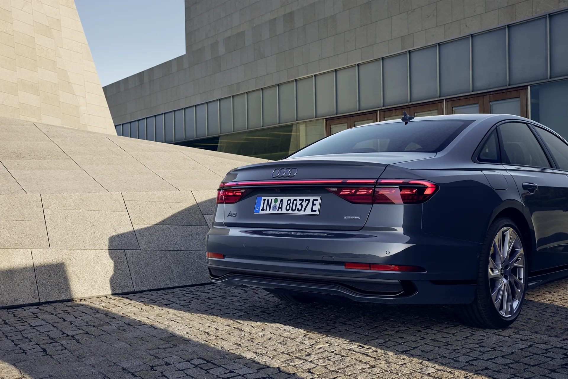 Audi A8 L - Ảnh 1