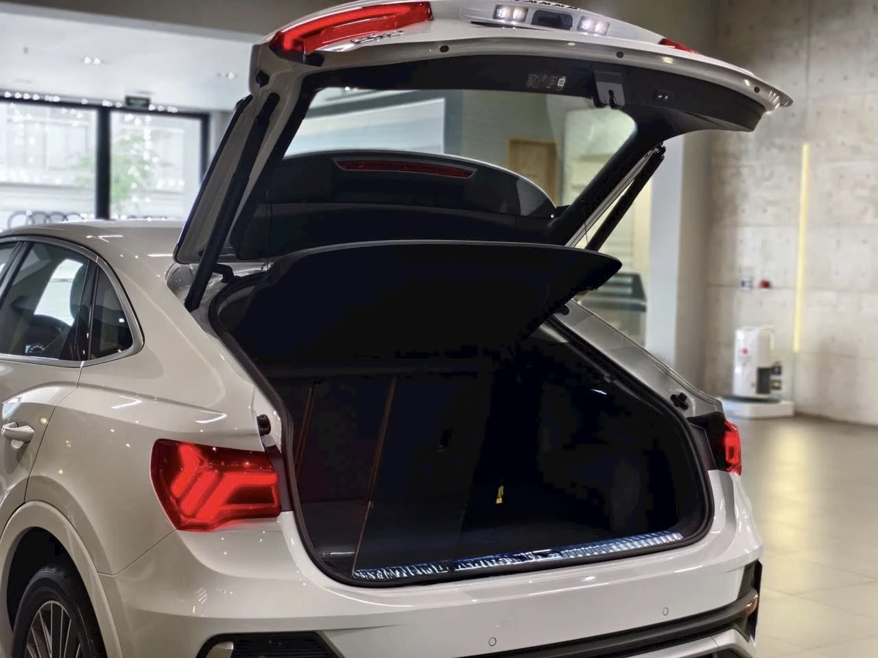 Audi Q3 SUV - Ảnh 10
