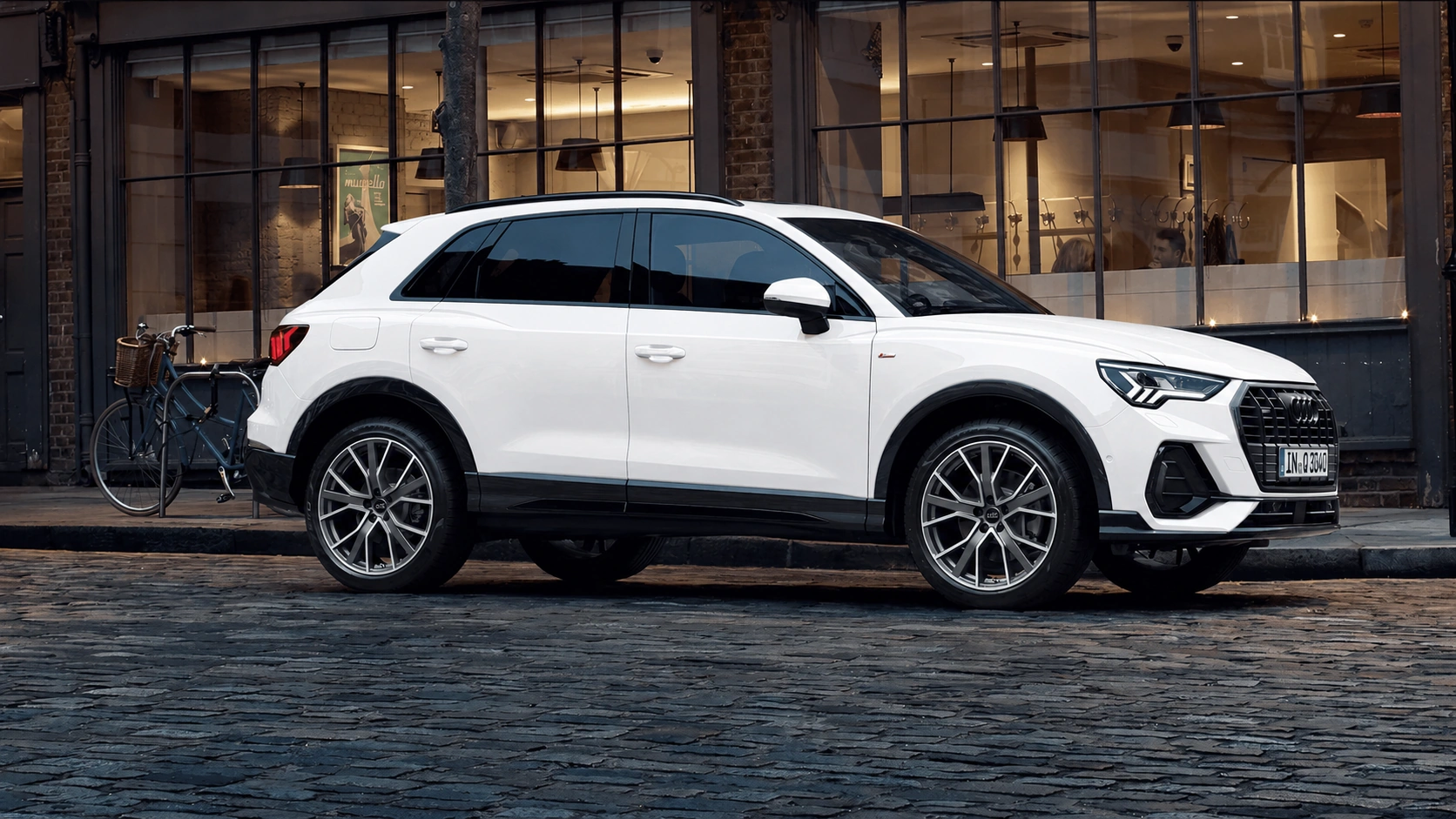 Audi Q3 SUV Trắng Arkona - Hình ảnh chính thức tại Audi Sài Gòn