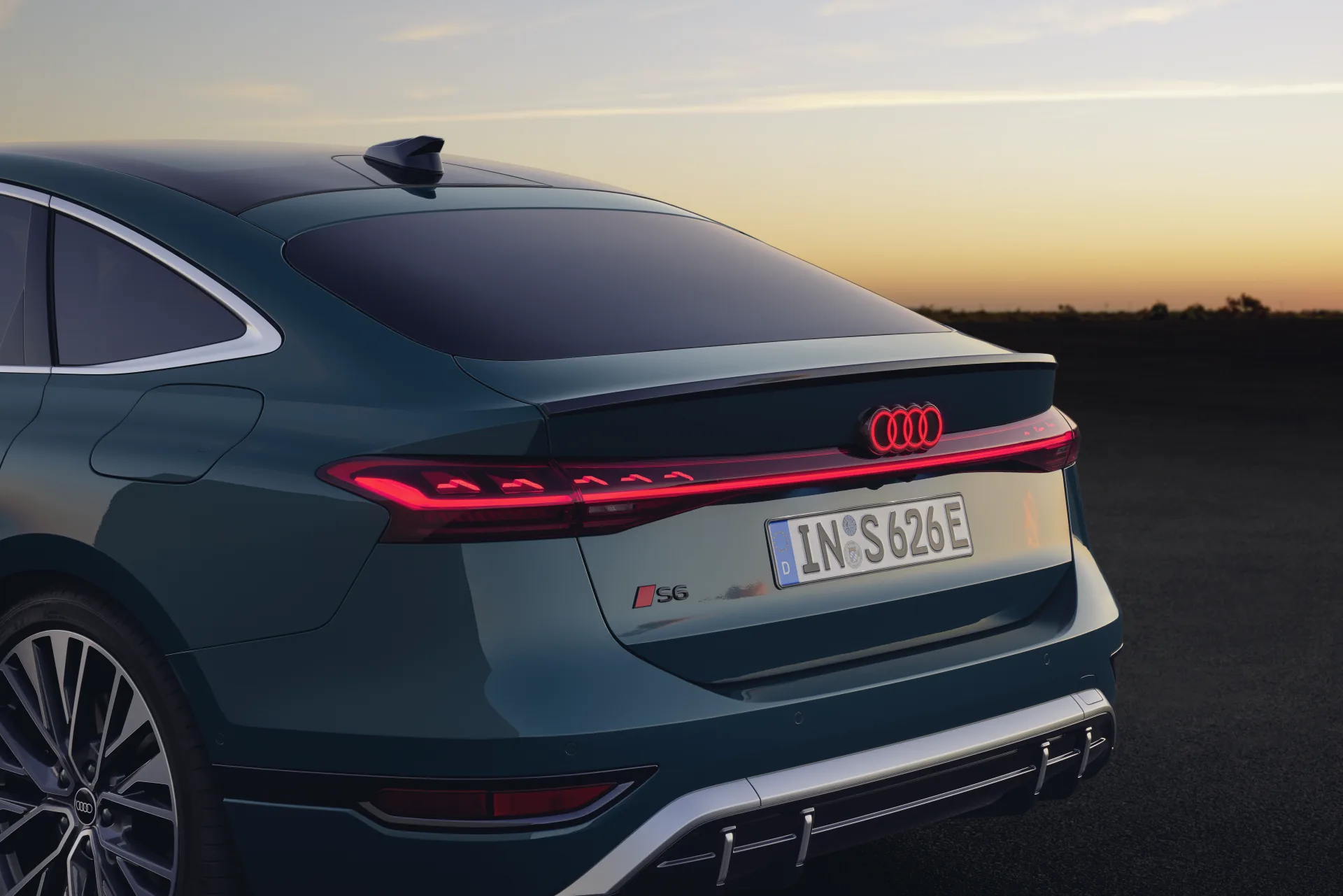 Audi S6 e-tron - Ảnh 14
